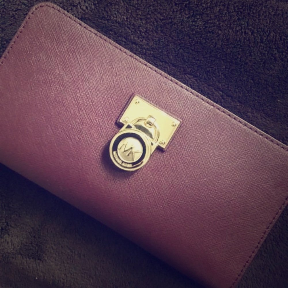 Michael Kors Wallet - Picture 1 of 2